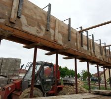 Poutre d'avancée de toit en construction