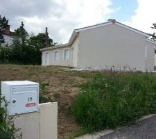 Boite aux lettres installée provisoirement