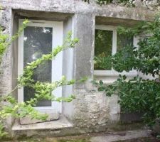 La fa&ccedil;ade du voisin et ses ouvertures donnant directement chez moi.... 
r&eacute;flexion pour occulter parce que comme &ccedil;a c'est pas possible....