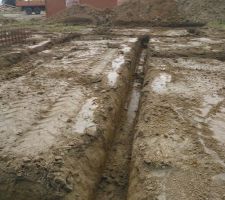 Les fouilles à environ 80 cm.