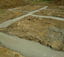Le béton coulé.