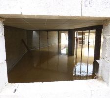 Photo de notre piscine intérieure...vivement l'arrêt de la pluie :(