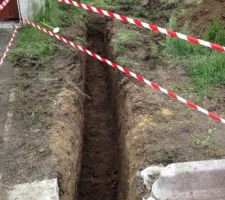 Premier d&eacute;sagr&eacute;ment: France T&eacute;l&eacute;com ne s'entend pas avec la SAUR pour passer leur fourreau (le vert). A priori il faudra r&eacute;-ouvrir la route pour passer un fourreau vert. Heureusement la SAUR et la SICAE-ELY s'entendent eux!!!