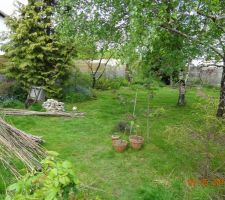 On voit au fonds le futur emplacement des voitures / garages