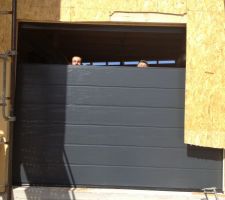 Installation de la porte du garage !!!