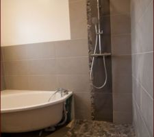 Douche et colonne... Il manque les joints !!