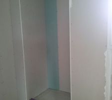 Bureau: emplacement du futur placard