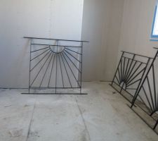 Grilles de d&eacute;fenses, soleil vert le haut ou soleil vert le bas????
Finalement le soleil sera vers le bas!!