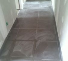 Couloir palier &eacute;tage termin&eacute; (encore sale)