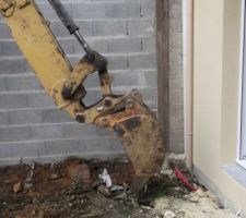 Intervention du terrassier pour les raccordements EU/EP