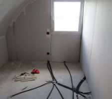 Chambre d'amis (future salle pour les enfants) ; placo enfin fini!!