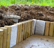 Muret de soutenement en bois et granit