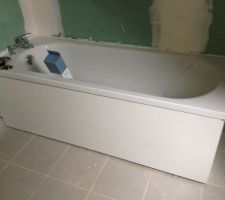 Notre baignoire avec un habillage plus joli