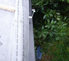 Les fixations de la gouttière