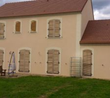 Gazon - les volets ont blanchi