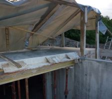 Balcon et terrasse sous la tente