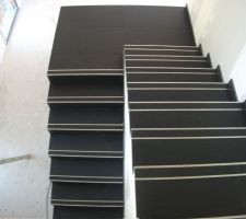 Pose carrelage escalier termin&eacute;