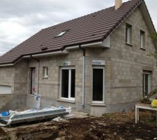 Et pouf, plus de cabane et une nouvelle vue de la maison!