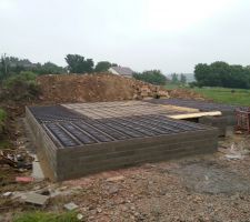 Dalle posée, ferraillée.