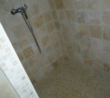 Douche a l'italienne parents en travertin