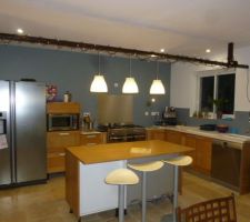 La cuisine toujours en cours manque la hotte et les plan de travil