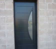 Le modèle de la porte d'entrée: Bel'm hexagone en acier ral 7016