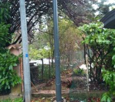 Petit agrandissement du passage sur le terrain pour finir l'&eacute;vacuation des branches