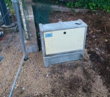 Installation du coffre pour l'eau, travaux effectués par la mairie de Fayence