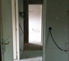 Cloisons du dégagement vu de la chambre 2