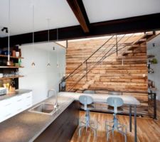 Un mur lambrissé avec de vieilles planches, large si possible!