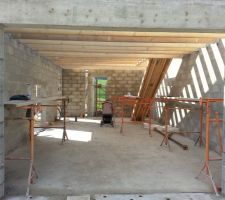 Le sol du garage est terminé.... 3 heures de travail à deux.