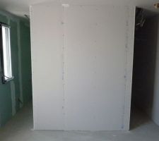 Notre chambre - à gauche sdb, à droite dressing