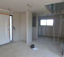 Entrée - placard - partie bureau