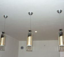 Luminaires au dessus du bar de la cuisine