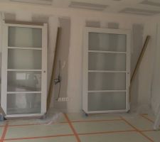 Porte à galandages en bois prêt à peindre et verre dépolie