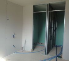 Chambre parents avec salle de bain et dressing