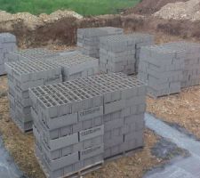 Les parpaings sont arrivés..