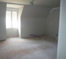 Chambre parents vue du dressing !