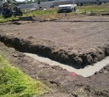 Lendemain du terrassement, coulage des fondations