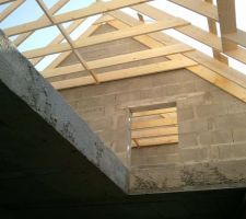 C'est bon les charpentiers sont arrivés sur le chantier