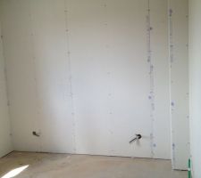 Chambre avec coffrage de la VMC :(