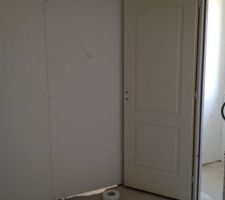 Suite parentale vue sur le dressing et la SDE