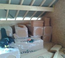 La fibre de bois à poser entre les chevrons.