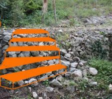 Une autre partie du mur &eacute;croul&eacute;e, j'aimerai y faire un escalier en utilisant les pierres, mais comment?