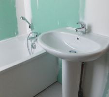 Lavabo et baignoire, SDB du haut :)