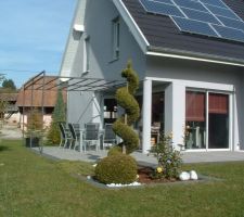 Terrasse et aménagement en bout de celle ci