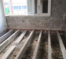 Parquet du s&eacute;jour enlev&eacute; pour refaire toute la dalle du rdc