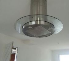 Installation de la hotte finie!