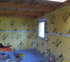 Pose de la 1&egrave;re &eacute;paisseur de laine de verre