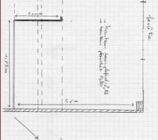 Plan de la pièce où je souhaite positionner l'escalier. En pointillé et à droite du dessin l'espacement entre les poutres du plafond (structure plafond). 
La hauteur sous plafond est de 2.86 m, le plancher fait 30 cm.